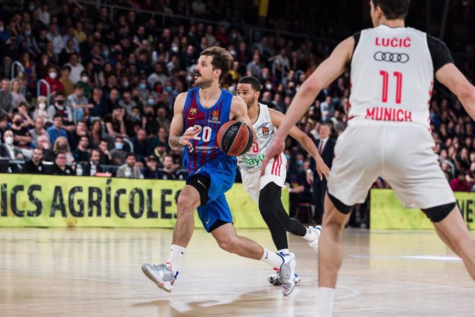 Nico Laprovittola of FC Barcelona in action during the Turkish Airlines EuroLeague Play Off Game 2 match between FC Barcelona and FC Bayern Munich  at Palau Blaugrana on April 21, 2022 in Barcelona, Spain.