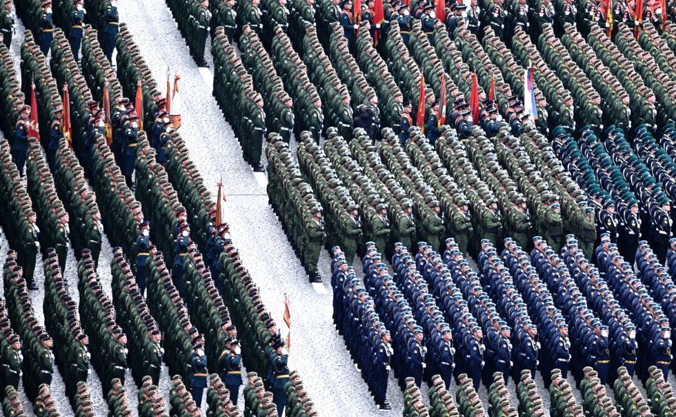 HANDOUT - 09 May 2022, Russia, Moscow: Russian servicemen take part in the Victory Day military parade in central Moscow marking the Russian celebration of the 77th anniversary of the victory over Nazi Germany during World War II. Photo: -/Kremlin/dpa