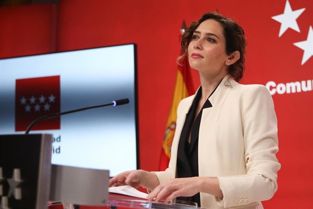 Archivo - La presidenta de la Comunidad de Madrid, Isabel Díaz Ayuso, en una rueda de prensa en la Real Casa de Correos, a 17 de febrero de 2022, en Madrid (España). 