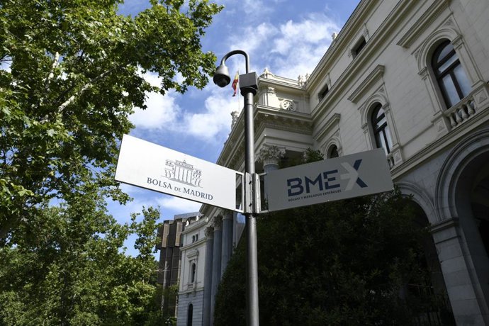 Archivo - Fachada de la Bolsa de Madrid