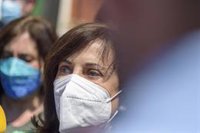 Margarita Robles aconseja dedicar "un minuto" a comprobar de quién depende la seguridad del móvil de Pedro Sánchez