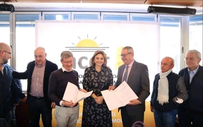 La alcaldesa, Margarita Del Cid y el presidente de la ACET