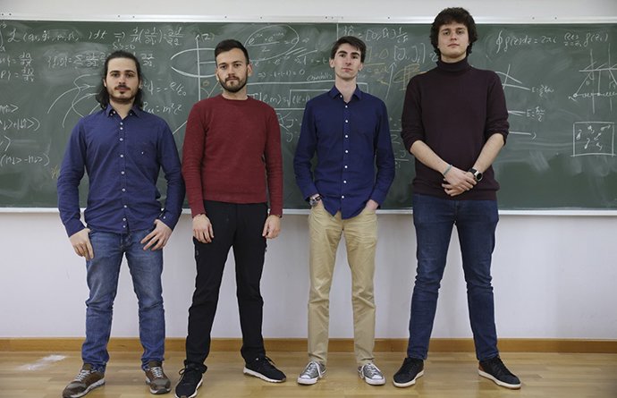 Jaime López, Gabriel Ybarra, Marco López y Carmelo López, los cuatro estudiantes de Física de la UPV/EHU que participan en el concurso 'Plancks 2022' en Munich.