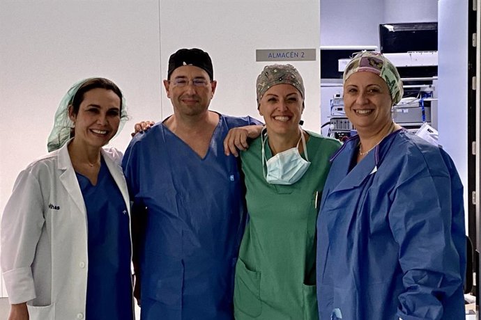 Equipo Vithas Almería que participó en la intervención con control neurofisiológico.