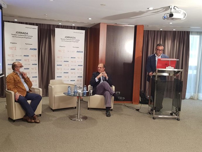 Conrado Domínguez participando en la Jornada de fractura por fragilidad