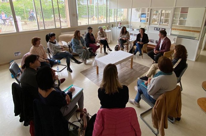 La portavoz del PSC-Units en el Parlament, Alícia Romero, se reúne con directoras de guarderías de Mataró (Barcelona).