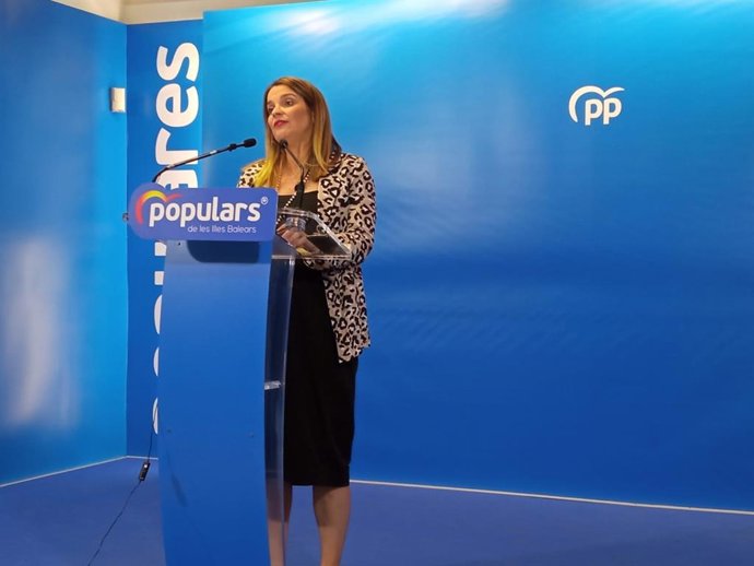 La presidenta del PP de Baleares, Marga Prohens, en la sede del PP.