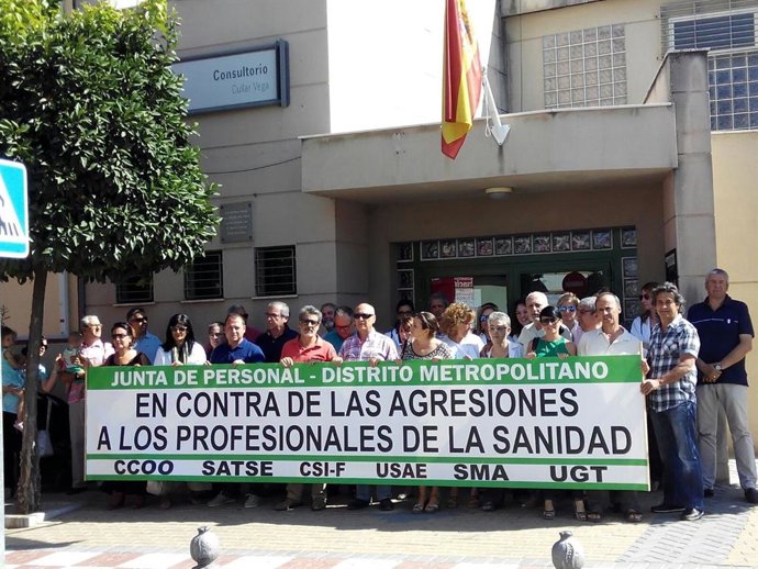 Archivo - Concentración contra la agresión a una enfermera en Cúllar Vega