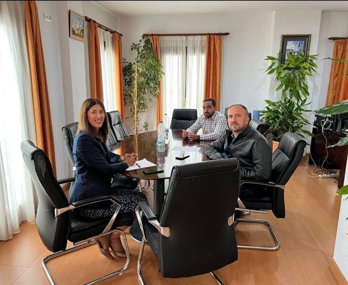 La delegada territorial de Administración Local, Mónica Alejo, en su visita a Canillas de Aceituno