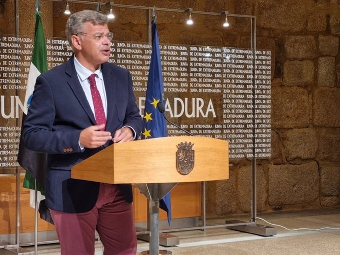 El portavoz de la Junta de Extremadura, Juan Antonio González, en rueda de prensa en Mérida