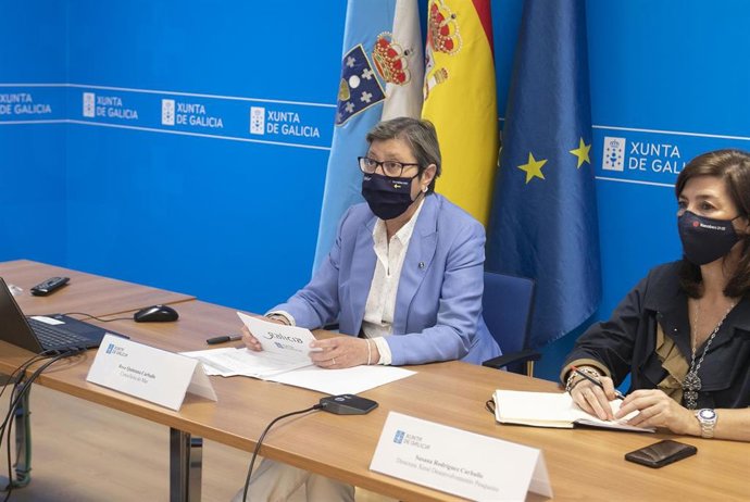 Archivo - La conselleira Rosa Quintana y la  directora xeral de Desenvolvemento Pesqueiro, Susana Rodríguez, inauguran por videoconferencia la jornada Comportamento ecosistémico e biolóxico da coquina en Galicia, organizada por el Centro de Investigació