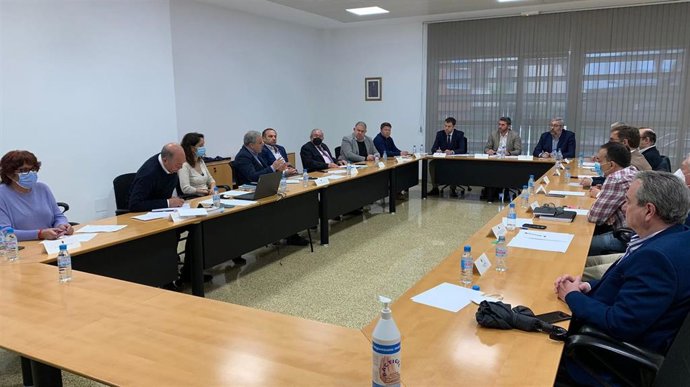 El consejero Antonio Luengo presidió la reunión celebrara hoy por el Consejo Asesor Regional del Agua.