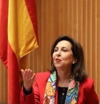 Robles replica a Podemos que todo el Gobierno tiene acceso a los informes del CNI y le exige "responsabilidad"