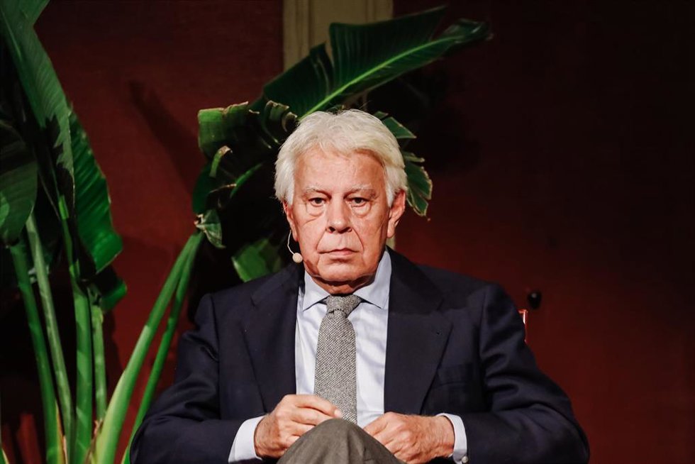Archivo - El expresidente del Gobierno, Felipe González, protagoniza un coloquio en el Ateneo de Madrid, a 18 de febrero de 2022, en Madrid (España).
