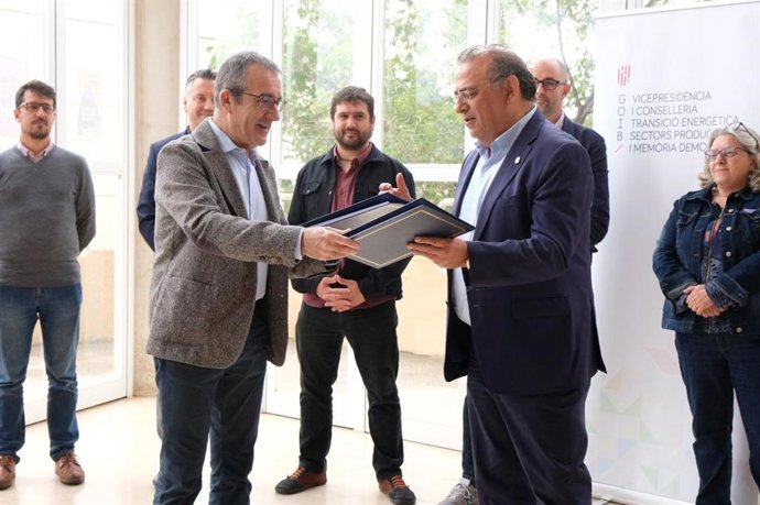 El vicepresidente y conseller, Juan Pedro Yllanes, y el alcalde de Calvi, Alfonso Rodríguez.