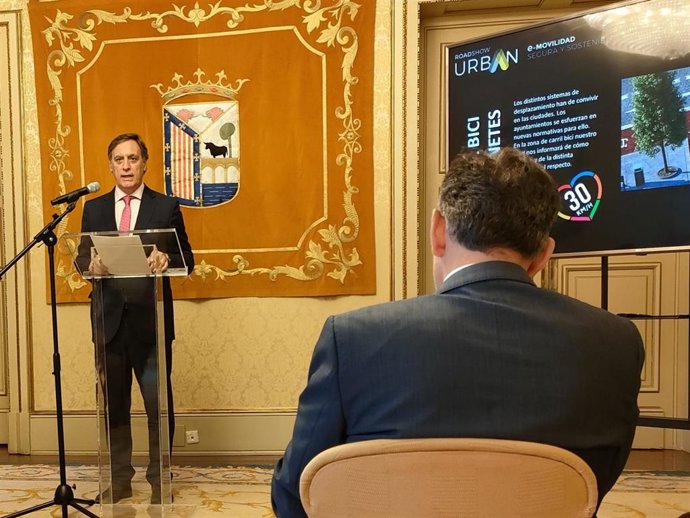 El alcalde de Salamanca, Carlos García Carbayo, informa de la siniestralidad en la presentación del proyecto 'Urban'.