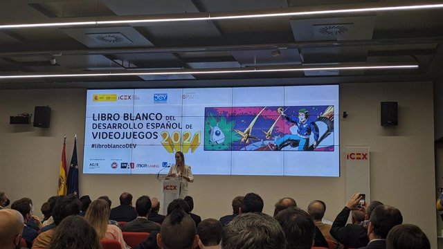 Valeria Castro, presidenta de DEV, en la presentación del Libro Blanco del Desarrollo Español de Videojuego 2021.