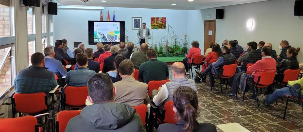 El consejero Antonio Luengo durante su intervención para presentar el programa de formación para acreditar como operador agroambiental