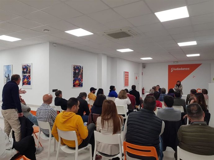 La coordinadora autonómica de Ciudadanos en Castilla y León, Gemma Villarroel, durante una reunión con diferentes cargos públicos, afiliados y simpatizantes de la formación liberal en la provincia de León.
