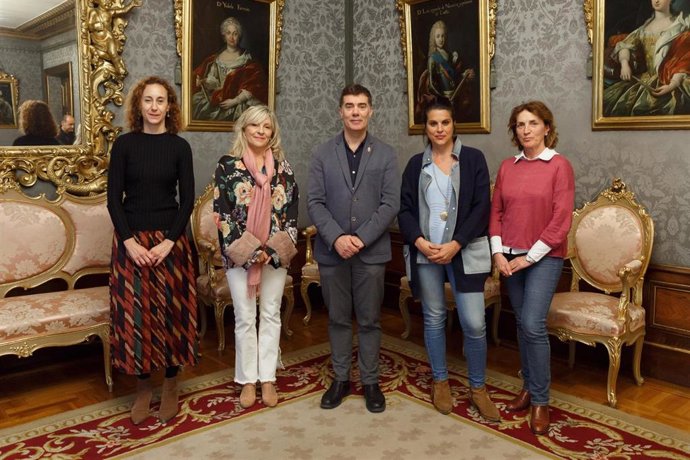 Patricia Ruiz de Irizar, María Caballero, Eduardo Santos, Olivia Elizari y Maite García.