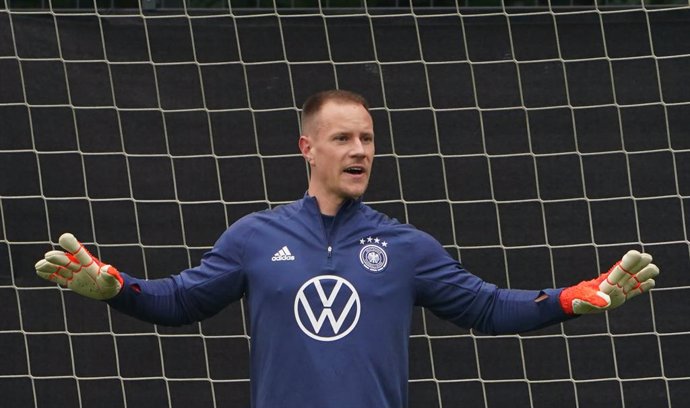 Archivo - 05 October 2021, Hamburg: Germany goalkeeper Marc-Andre ter Stegen warms up during a training session of the German national soccer team ahead of Friday's FIFA 2022 World Cup European Qualifier Group J soccer match against Romania. Photo: Marc