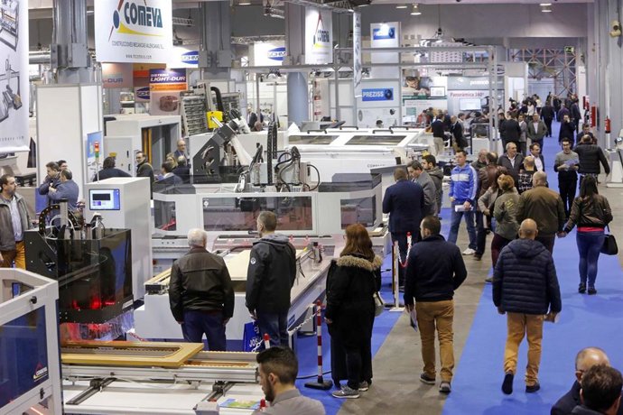 Archivo - La bienal internacional del mueble llega a Feria Valencia con más de 400 expositores y 700 marcas