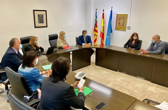 Gabriela Bravo en una reunión en los juzgados de Alicante