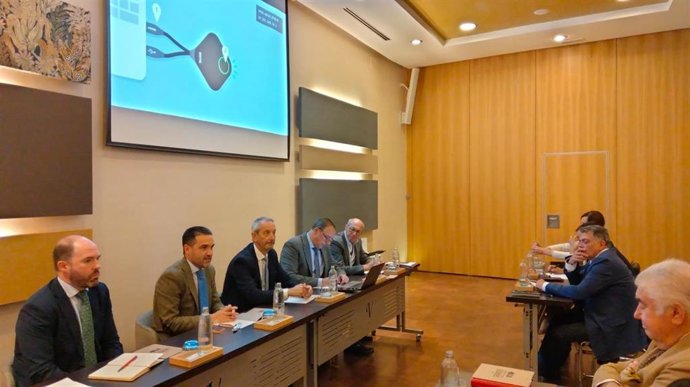 Encuentro entre el concejal de Turismo, Jacobo Florido, y la patronal hotelera Aehcos.