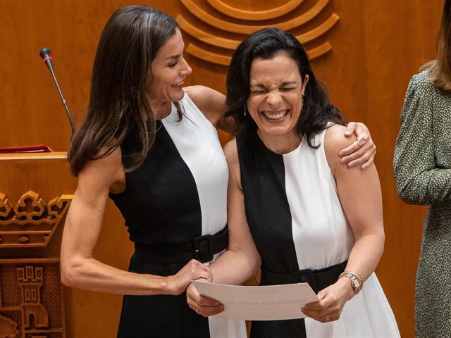 La Reina Letizia Ha Coincidido Con El Mismo Vesitdo Que Una De Las Asistentes A Su Último Acto