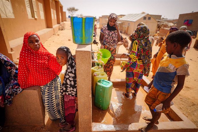 Punto de recogida de agua en un proyecto de la ONU para refugiados en Ouallam, en Níger