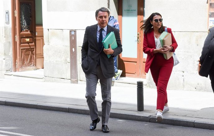 El expresidente de la Comunidad de Madrid Ignacio González a su salida de la comisión de investigación municipal sobre el presunto espionaje a la presidenta de la Comunidad de Madrid 