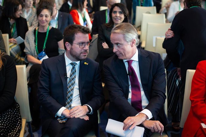 El presidente de la Generalitat, Pere Aragons, y el presidente de Cercle d'Economia, Javier Faus, este miércoles en la apertura de la XXXVII Reunió Cercle d'Economia