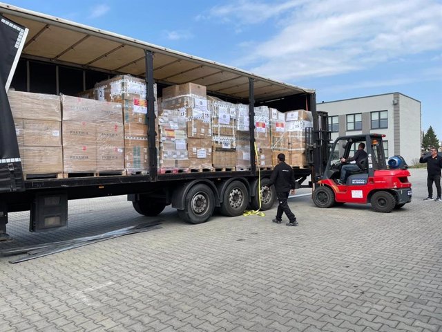 Las 16 toneladas de material sanitario donado por la Organización Colegial de Enfermería ya están en su destino