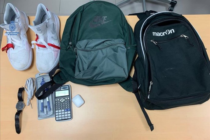 Al arrestado le constan medio centenar de detenciones por robos similares.