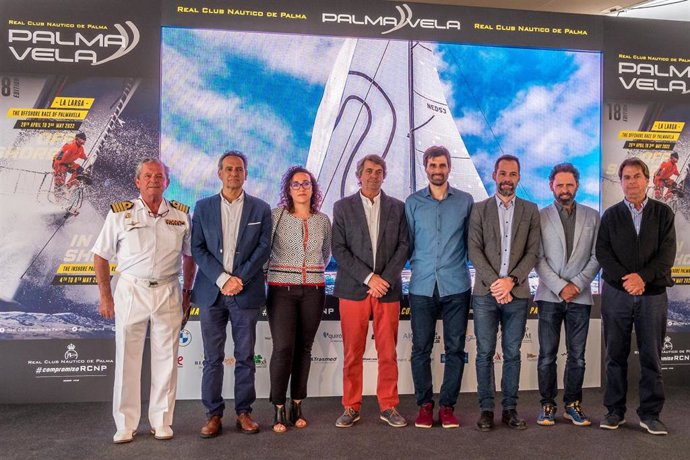 Desde la izqda.:  Dámaso Berenguer, Xavier Ramis, Joana M Adrover, Jorge Forteza, Carles Gonyalons, Francisco Ducrós, Patrick Harris y Antoni Castell (vocal vela RCNP).