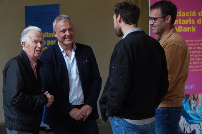 El conseller insular de Promoción Económica y Desarrollo Local, Jaume Alzamora; el alcalde de Manacor, Miquel Oliver; el presidente de Aproscom Fundació, Pedro Sunyer, y el director insular de Participación y Juventud, lex Segura.