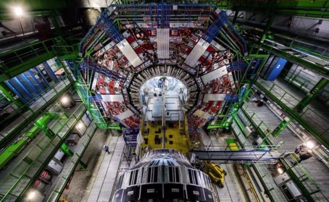 Experimento CMS en el Gran Colisionador de Hadrones