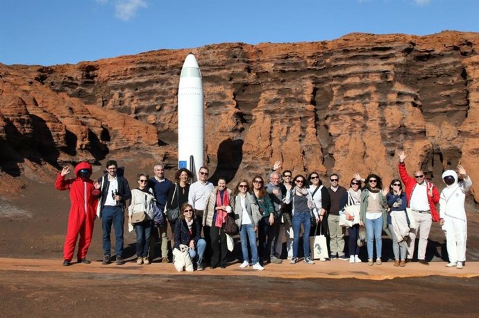 Una comitiva con representantes de todos los órganos de gestión del Programa de Cooperación Interreg España-Portugal (Poctep) visitan la exposiciónde Valuetur en el el recinto 'Río Tinto, Marte en la Tierra'.