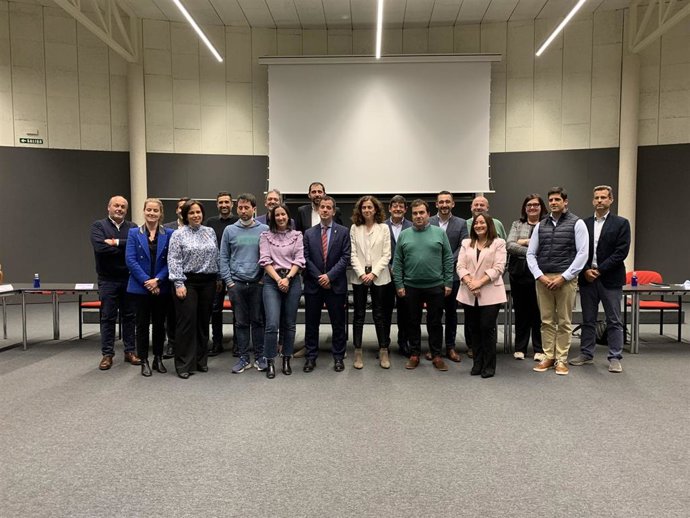 Imagen del encuentro entre el consejero Irujo y empresas del sector aeroespacial de Navarra