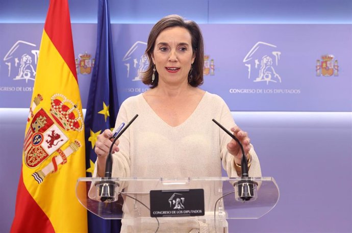 La secretaria General del Partido Popular y portavoz del partido, Cuca Gamarra, interviene en una rueda de prensa posterior a una Junta de Portavoces en el Congreso de los Diputados, a 3 de mayo de 2022, en Madrid (España).