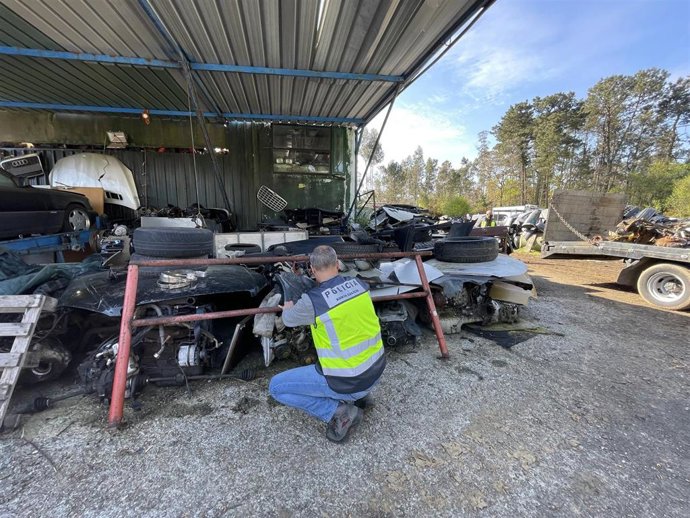 Cuarto depósito almacén clandestino de vehículos localizado en Carballo (A Coruña) en menos de un mes