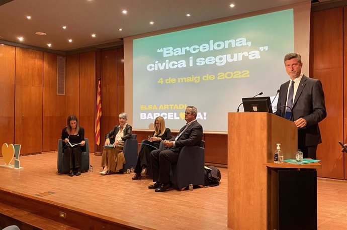 Míriam Nogueras, Lourdes Ciuró, Elsa Artadi, Joaquim Forn y Jordi Martí, en el acto de Junts 'Barcelona, cívica i segura'