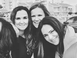 Olga Moreno, con sus hermanas Raquel y Silvia