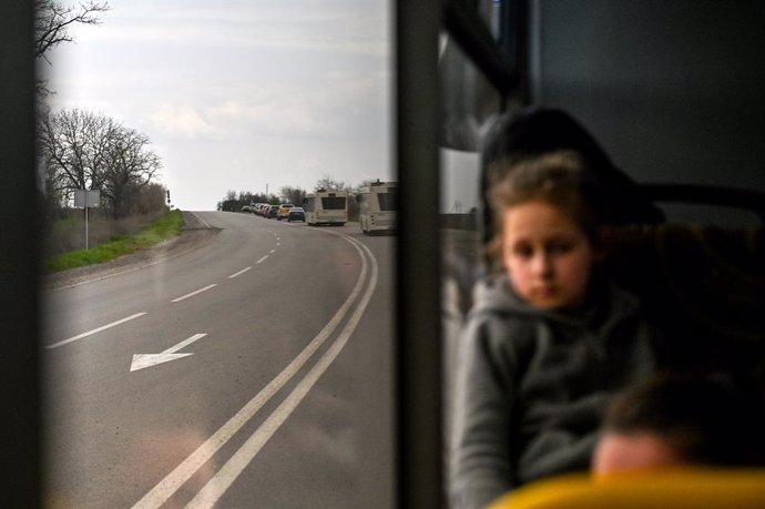 03 May 2022, Ukraine, Zaporizhzhia: A group of Mariupol residents, including Azovstal evacuees who spent almost two months in the shelter at the steelworks, sit inside a bus as they head for Zaporizhzhia, southeastern Ukraine. Photo: -/Ukrinform/dpa