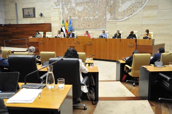 La Asamblea de Extremadura celebra pleno ordinario