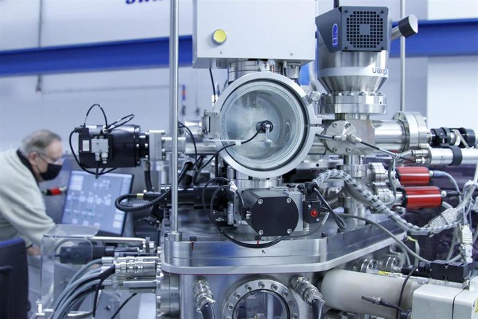 El catedrático de la UGR Fernando Bea en su laboratorio del Centro de Instrumentación Científica (CSIC).