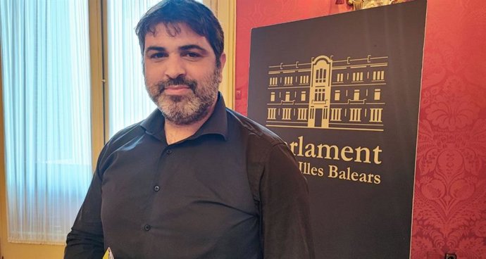 Archivo - El portavoz adjunto de MÉS per Mallorca en el Parlament, Josep Ferr.