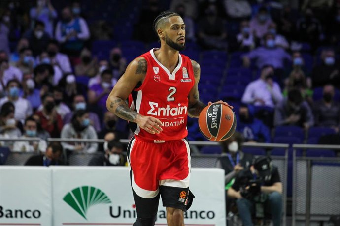 Archivo - Tyler Dorsey of Olympiacos in action during Turkish Airlines Euroleague basketball match between Real Madrid and Olympiacos Pirae at Wizink Center on February 02, 2022 in Madrid, Spain.