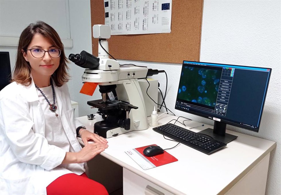 La profesora de Genética de la Universidad CEU Cardenal Herrera (CEU UCH) Mariam Ibáñez Company, desarrolla su actividad investigadora en el Servicio de Hematología y Hematoterapia del Hospital Universitario La Fe.