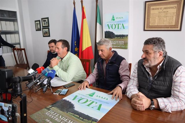 Responsables de ASaja y la Comunidad de Labradores, en rueda de prensa